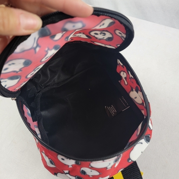 NWT Bioworld Peanuts kids mini Snoopy print backpack 10" x 8" x 3.5" - Picture 5 of 6